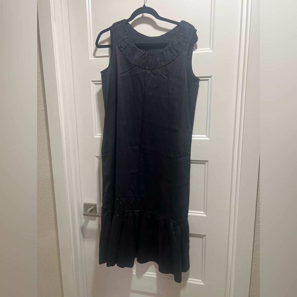 Harshman Elegant Black Midi Dress with Ruffled Neckline
